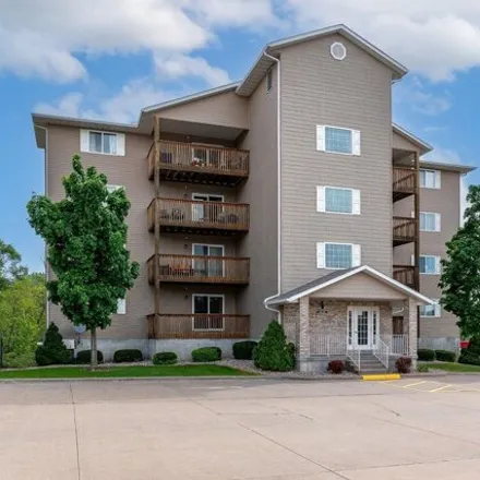 Buy this 2 bed condo on 4299 Creek Hill Drive in Pleasant Valley Township, Bettendorf