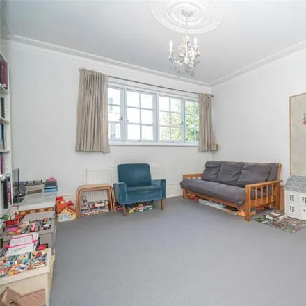 Image 4 - The Gables, Fortis Green, London, N10 3EA, United Kingdom - Apartment for sale