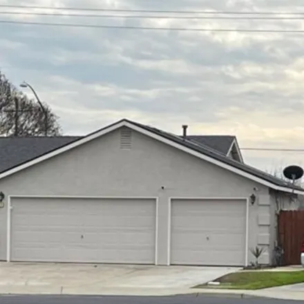 Buy this 3 bed house on 1601 Long Meadow Street in Oakdale, CA 95361