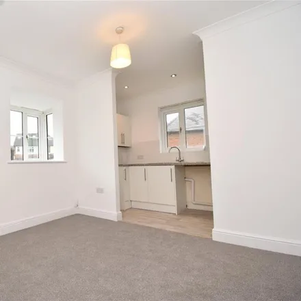 Image 3 - Nicholsons Grove, Colchester, CO1 2XS, United Kingdom - Apartment for rent