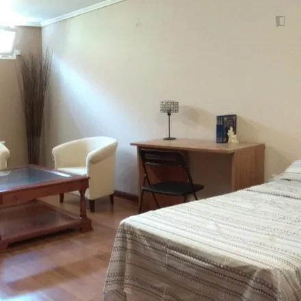 Rent this 6 bed room on Calle de Santiago Ramón y Cajal in 28670 Villaviciosa de Odón, Spain