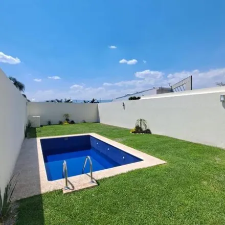 Buy this 4 bed house on Avenida Estado de Puebla in Fraccionamiento Burgos, 62584 Tres de Mayo