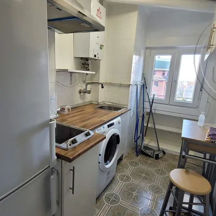 Image 2 - Bajada de Rumayor, 12, 39006 Santander, Spain - Apartment for rent