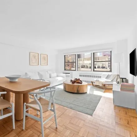 Image 3 - 205 East 77th Street, New York, NY 10075, USA - Apartment for sale
