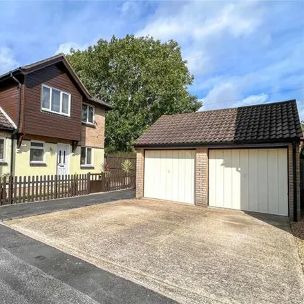Buy this 4 bed house on Font Close in Locks Heath, Hampshire