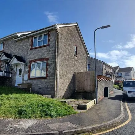 Buy this 3 bed duplex on Heol Waun Wen in Swansea, SA6 6FE