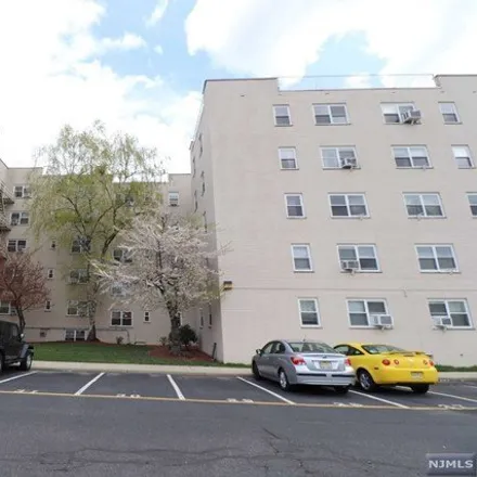 Rent this 2 bed condo on Fort Lee High School in Hoyt Avenue, Fort Lee