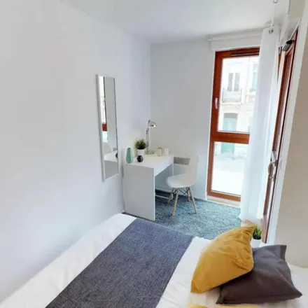 Rent this 4 bed apartment on 16 bis Rue Jeanne d'Arc in 59046 Lille, France