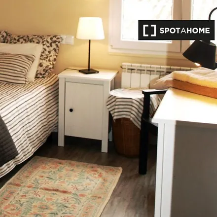Rent this 3 bed room on Calle Carlos Asensio Bretones in 33008 Oviedo, Spain