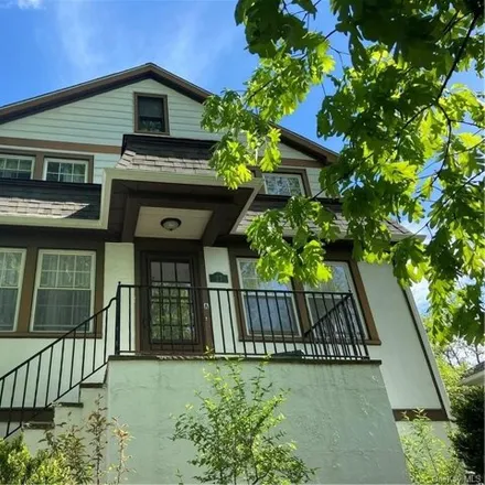 Rent this 2 bed house on 27 Grand Boulevard in Village of Scarsdale, NY 10583