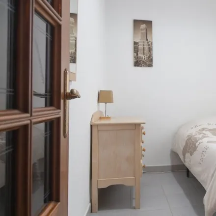Rent this 3 bed room on Blanco y Negro in Calle de Carlos Domingo, 28047 Madrid