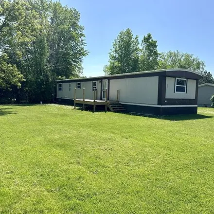 Buy this studio apartment on 400 Byron Avenue in Houghton Lake Heights, Houghton Lake