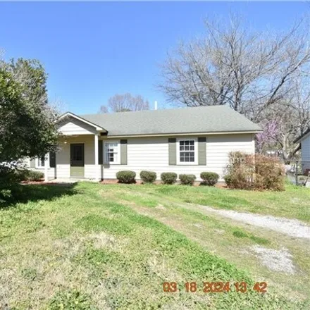 Buy this 3 bed house on 859 South Main Street in Sallisaw, OK 74955