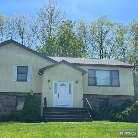 Rent this 4 bed house on 147 Chaffee Circle in Norwood, Bergen County