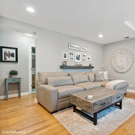 Image 3 - 1122 North Oakley Boulevard, Chicago, IL 60622, USA - House for sale