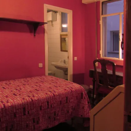 Rent this 4 bed room on Calle de Juan Bravo in 17, 28006 Madrid