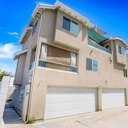 Image 2 - 1653 Chalcedony St, San Diego, California, 92109 - House for sale
