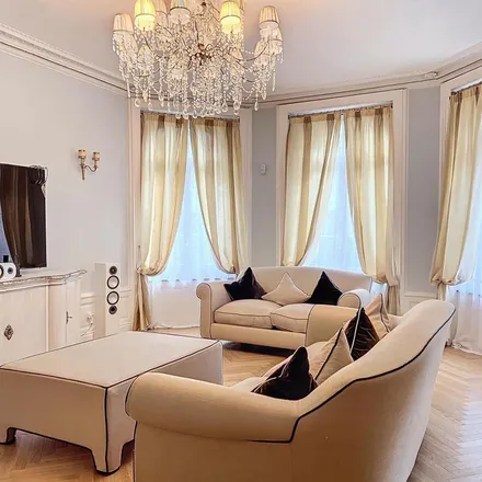 Rent this 6 bed apartment on Avenue Giuseppe-Motta in 1202 Geneva, Switzerland