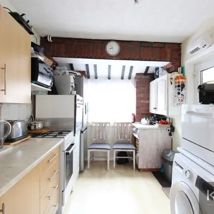 Rent this 2 bed townhouse on Flintstone Tyres & MOT in Shirley Park Road, Southampton