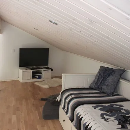 Rent this 3 bed house on Preem - Saltsjö-Boo in Klinten, Värmdövägen 609