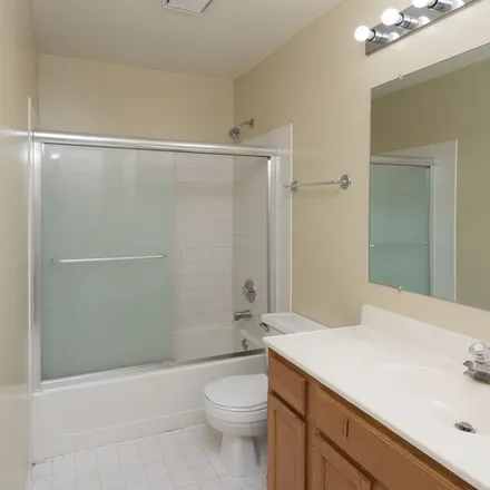 Image 1 - 498 Grosse Pointe Circle, Vernon Hills, IL 60061, USA - Apartment for rent