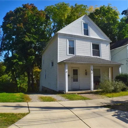 Buy this 2 bed house on 510 East Avenue in Elyria, OH 44035