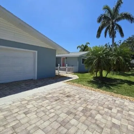 Image 4 - 333 W Osceola Ln, Cocoa Beach, Florida, 32931 - House for sale