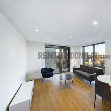 Rent this 2 bed apartment on Brunswick Road in London, E14 0PD