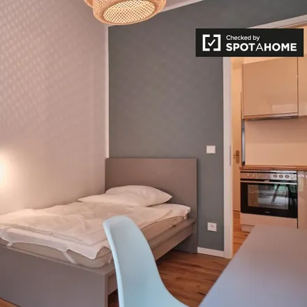Rent this 3 bed room on Leopoldplatz in 13353 Berlin, Germany