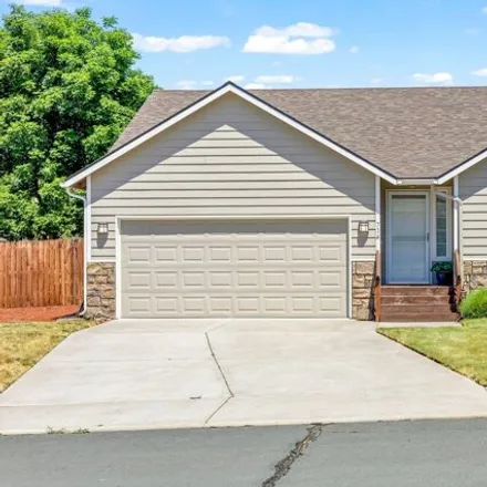 Buy this 3 bed house on 714 SE Cross Ln in Madras, Oregon