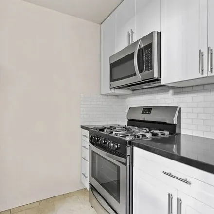 Image 7 - Barrington & Santa Monica, South Barrington Avenue, Los Angeles, CA 90025, USA - Apartment for rent