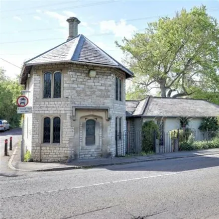 Image 1 - Cherry Garden Primary School, Cherry Garden Lane, Bristol, BS30 6JH, United Kingdom - Townhouse for sale