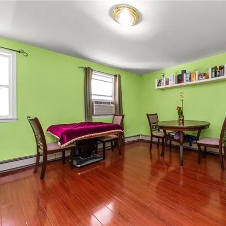 Image 7 - 20-30 1/2 127th Street, New York, NY 11356, USA - House for sale