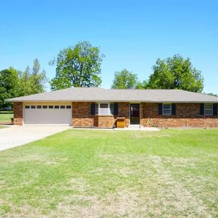 Buy this 3 bed house on 747 Quail Creek Road in Perry, OK 73077