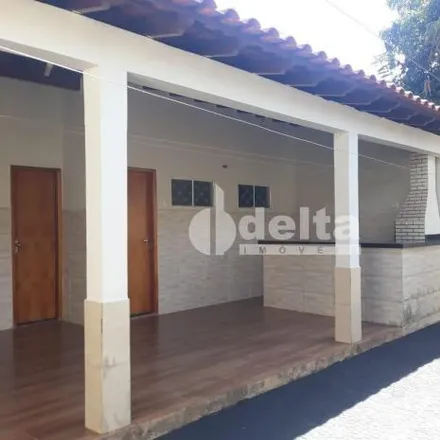 Buy this 3 bed house on Avenida Teófilo Alves in Vigilato Pereira, Uberlândia - MG