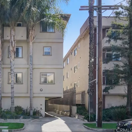 Image 2 - 10950 Bluffside Drive, Los Angeles, CA 91604, USA - Townhouse for sale