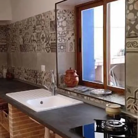 Rent this 6 bed townhouse on 02210 Alcalá del Júcar