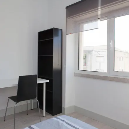Rent this 4 bed apartment on Nicolau Chanterenne 3 in Rua Nicolau Chanterenne, 3000-293 Coimbra