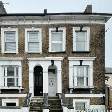 Rent this 2 bed apartment on 23 Alexandra Road in London, CR0 6AA