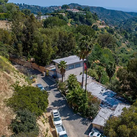 Image 5 - 3197 Benedict Canyon Drive, Beverly Hills, CA 90210, USA - House for sale