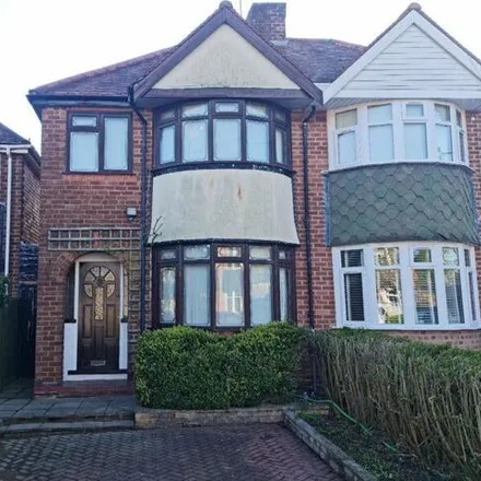 Rent this 3 bed duplex on Glenwood Road in Hawkesley, B38 8HF