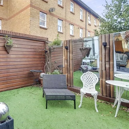 Rent this 4 bed townhouse on 5 Tottenham Road in De Beauvoir Town, London