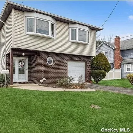 Rent this 3 bed house on 136 North Clinton Avenue in Bay Shore, Islip