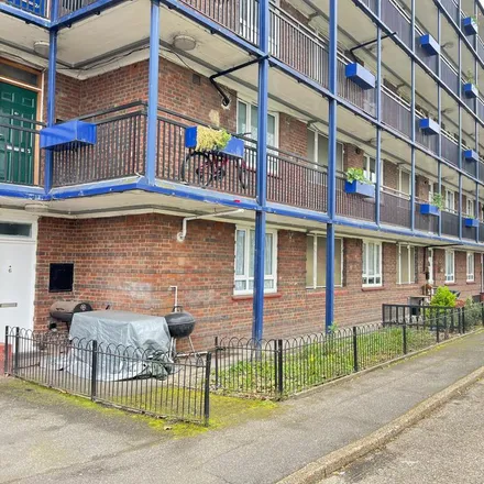 Image 1 - Randisbourne Gardens, Bellingham, London, SE6 3BS, United Kingdom - Apartment for rent