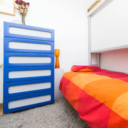 Rent this 2 bed room on Paseo de Santa María de la Cabeza in 2, 28045 Madrid