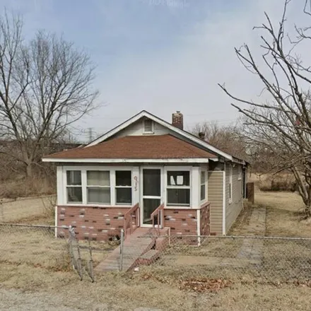 Buy this 2 bed house on 915 Sycamore Street in East St. Louis, IL 62201