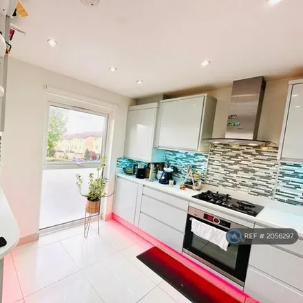 Image 6 - 136 Chichester Road, London, CR0 5NB, United Kingdom - Townhouse for rent