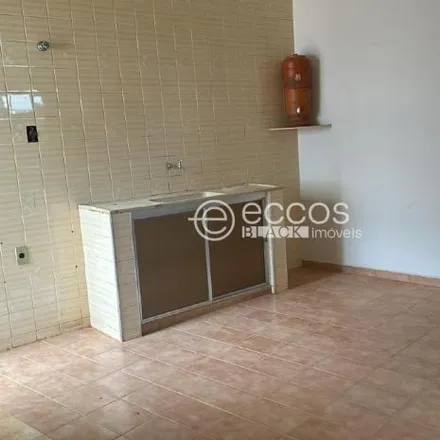 Rent this 3 bed apartment on Rua Doutor Alberto Moreira in Centro, Araguari - MG