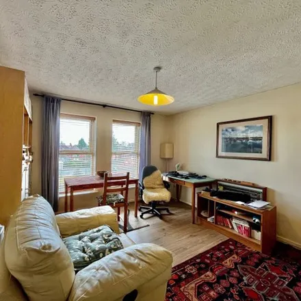 Image 5 - Queensway, Royal Leamington Spa, CV31 3LB, United Kingdom - Apartment for rent