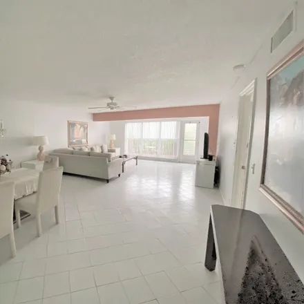 Buy this 2 bed condo on Southwest 27th Avenue in Delray Beach, FL 33445